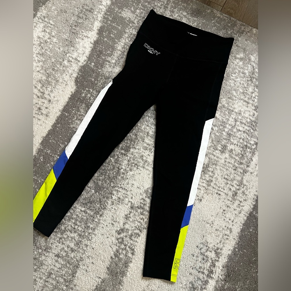DKNY Black and White Leggings with Sleek Design